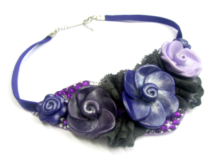 viola ogrlica z rozami Tina Design by Tina Vehovar