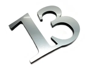3D 2-mestna hisna stevilka v kovinski srebrni barvi in pisavi 2_TinaDesign