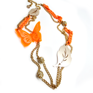 zlato neon oranzna dolga ogrlica z metuljem Tina Design