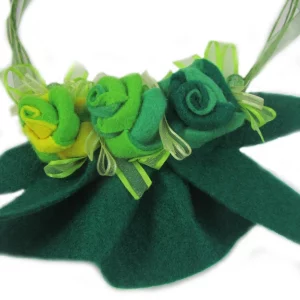 detajli zelene relax ogrlice iz filca z vrtnicami_TinaDesign