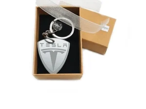 obesek za kljuce tesla pearl srebrn z gravuro by tinadesign