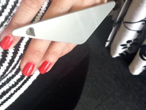 pearl srebrn statement prstan na modelu Tina Design