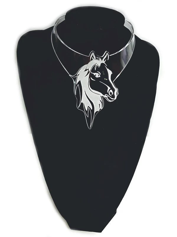 top prosojna ogrlica s konjem in swarovski kristalom Tina Design