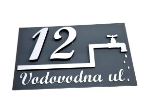 unikatna hisna stevilka tina design