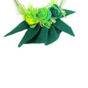 zelena relax ogrlica iz filca z vrtnicami_TinaDesign