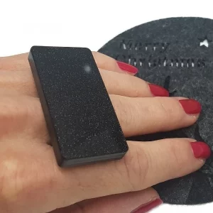 crn pravokoten prstan z blescicami inox plexi by tinadesign
