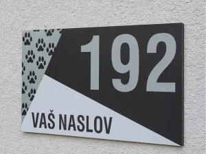 predstavitvena hisna stevilka z odtisi tina design