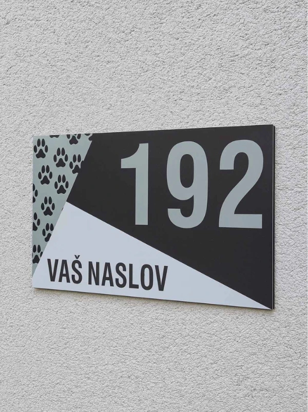 predstavitvena hisna stevilka z odtisi tina design